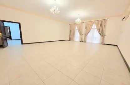 Apartment - 3 Bedrooms - 3 Bathrooms for rent in Mahooz - Manama - Capital Governorate