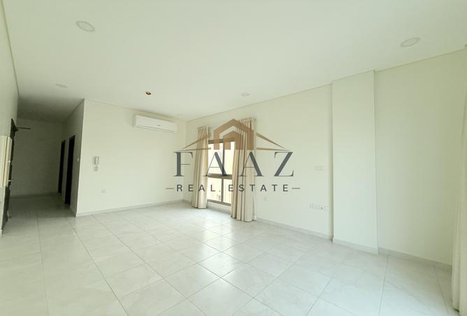 989599 - Property Image 2