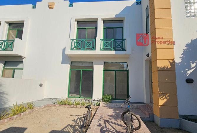 988560 - Property Image 2