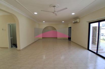 Compound - 3 Bedrooms - 2 Bathrooms for rent in Jurdab - Central Governorate
