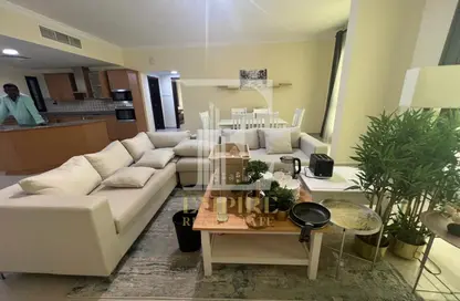 Apartment - 2 Bedrooms - 2 Bathrooms for rent in Sanabis - Manama - Capital Governorate