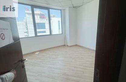 Office Space - 2 Bedrooms - 2 Bathrooms for rent in Sanabis - Manama - Capital Governorate