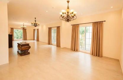 Villa - 6 Bedrooms - 7 Bathrooms for rent in Busaiteen - Muharraq Governorate