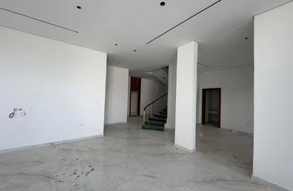 Villa - 4 - 5 for sale in Bani Jamra - Northern Governorate Villa - 4 - 5 for sale in Bani Jamra - Northern Governorate
