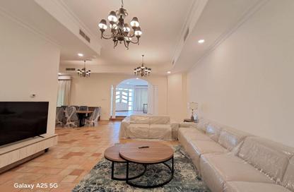 Compound - 4 Bedrooms - 4 Bathrooms for rent in Saar - Northern Governorate Compound - 4 Bedrooms - 4 Bathrooms for rent in Saar - Northern Governorate