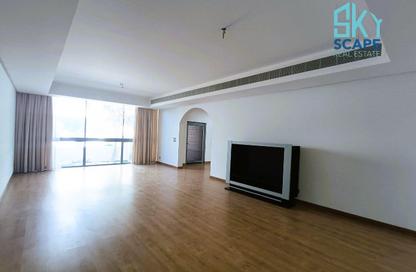Villa - 5 - 4 for rent in Zinj - Manama - Capital Governorate Villa - 5 - 4 for rent in Zinj - Manama - Capital Governorate
