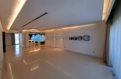 Apartment - 3 Bedrooms - 4 Bathrooms for rent in Reef Island - Capital Governorate