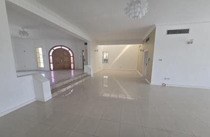 Villa - 4 Bedrooms - 4 Bathrooms for rent in Janabiya - Northern Governorate