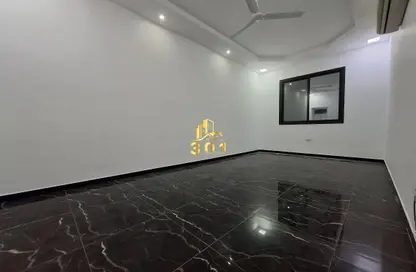 Apartment - 2 Bedrooms - 2 Bathrooms for rent in Busaiteen - Muharraq Governorate