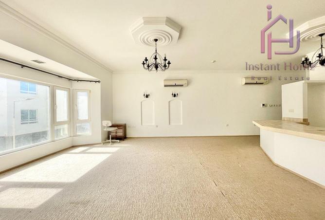 52880210 - Property Main Image