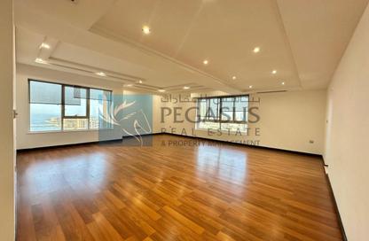 Apartment - 4 Bedrooms - 6 Bathrooms for rent in Abraj Al Lulu - Manama - Capital Governorate Apartment - 4 Bedrooms - 6 Bathrooms for rent in Abraj Al Lulu - Manama - Capital Governorate