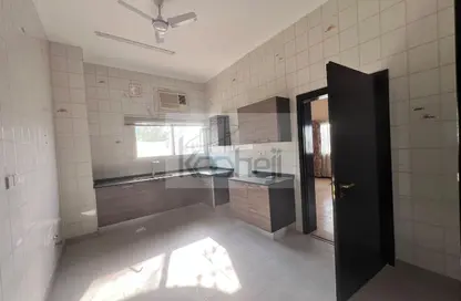 Apartment - 2 Bedrooms - 2 Bathrooms for rent in Mahooz - Manama - Capital Governorate