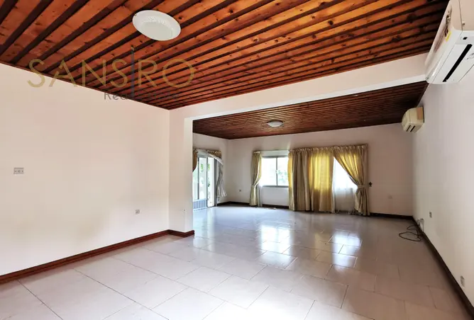 58111700 - Property Image 2
