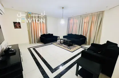 Apartment - 3 Bedrooms - 3 Bathrooms for rent in Al Juffair - Capital Governorate