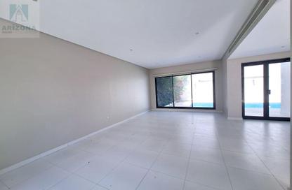 Compound - 4 Bedrooms - 5 Bathrooms for rent in Saar - Northern Governorate