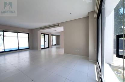 Compound - 4 Bedrooms - 5 Bathrooms for rent in Saar - Northern Governorate