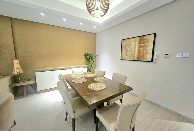 990387 - Property Image 2