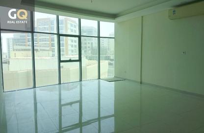Apartment - 2 Bedrooms - 2 Bathrooms for rent in Busaiteen - Muharraq Governorate