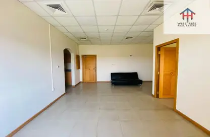 Office Space - 2 Bedrooms - 2 Bathrooms for rent in Zinj - Manama - Capital Governorate