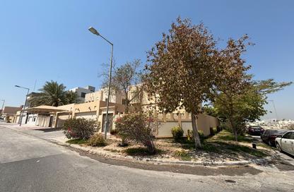 Villa - 4 - 3 for sale in Hamad Town - Northern Governorate