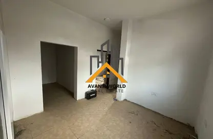 Apartment - 5 Bedrooms - 2 Bathrooms for rent in Hidd - Muharraq Governorate