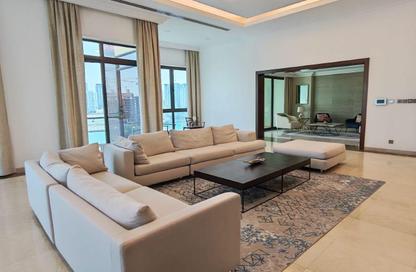 Apartment - 4 Bedrooms - 6 Bathrooms for rent in Reef Island - Capital Governorate