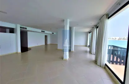 فيلا - 3 غرف نوم - 5 حمامات للايجار في شارع أمواج - أمواج - المحرق