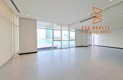 Duplex - 3 Bedrooms - 4 Bathrooms for rent in Reef Island - Capital Governorate