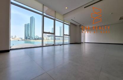 Duplex - 3 Bedrooms - 4 Bathrooms for rent in Reef Island - Capital Governorate
