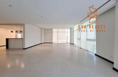 Duplex - 3 Bedrooms - 4 Bathrooms for rent in Reef Island - Capital Governorate