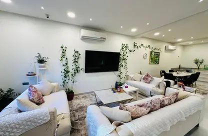 Compound - 4 Bedrooms - 5 Bathrooms for rent in Saar - Northern Governorate