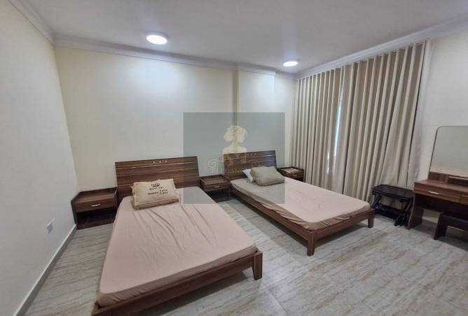 999260 - Property Image 2