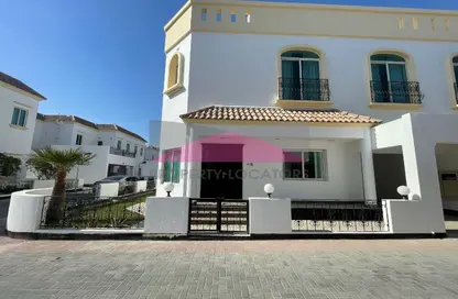 Compound - 3 Bedrooms - 4 Bathrooms for rent in Janabiya - Northern Governorate
