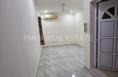 Apartment - Studio - 1 Bathroom for rent in Gudaibiya - Manama - Capital Governorate