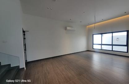 Villa - 5 Bedrooms - 5 Bathrooms for sale in Saar - Northern Governorate
