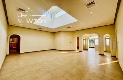 Villa - 4 Bedrooms - 5 Bathrooms for rent in Saar - Northern Governorate