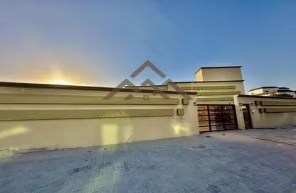 Villa - 2 Bedrooms - 7+ Bathrooms for sale in Arad - Muharraq Governorate