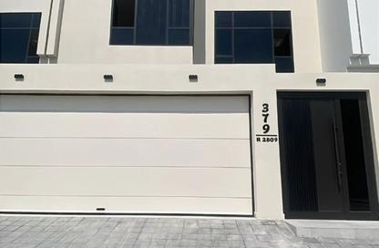 Villa - 4 - 6 for sale in Busaiteen - Muharraq Governorate
