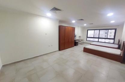 Apartment - 2 Bedrooms - 2 Bathrooms for rent in Hidd - Muharraq Governorate