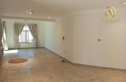 Villa - 4 Bedrooms - 5 Bathrooms for rent in Janabiya - Northern Governorate