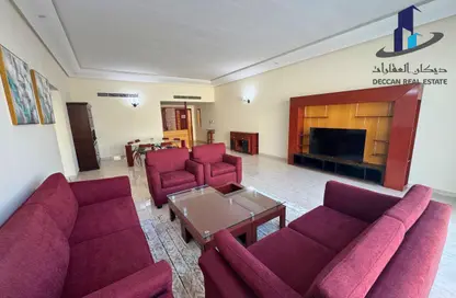 Apartment - 3 Bedrooms - 3 Bathrooms for rent in Zinj - Manama - Capital Governorate