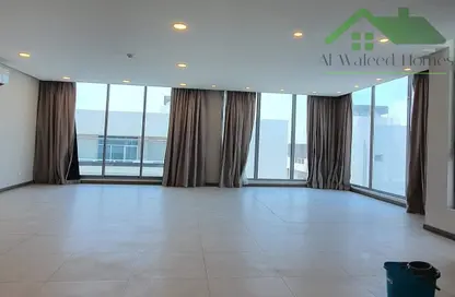 Apartment - 2 Bedrooms - 3 Bathrooms for rent in Hidd - Muharraq Governorate