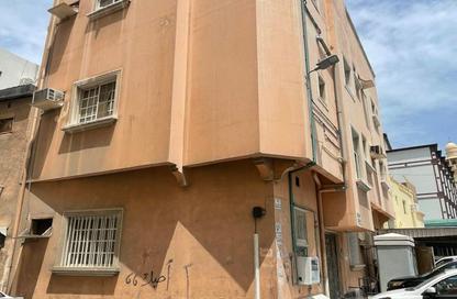 عمارة بالكامل - 6 غرف نوم - 6 حمامات للبيع في المحرق - المحرق