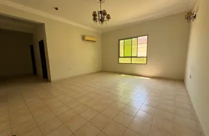 Apartment - 3 Bedrooms - 2 Bathrooms for rent in Bilad Al Qadeem - Manama - Capital Governorate