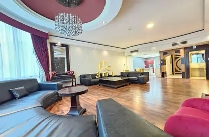 Apartment - 2 Bedrooms - 3 Bathrooms for rent in Al Juffair - Capital Governorate