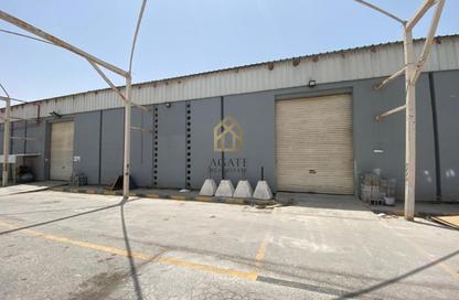 Warehouse - Studio - 2 Bathrooms for rent in Zinj - Manama - Capital Governorate
