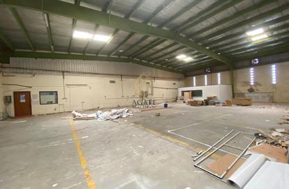 Warehouse - Studio - 2 Bathrooms for rent in Zinj - Manama - Capital Governorate