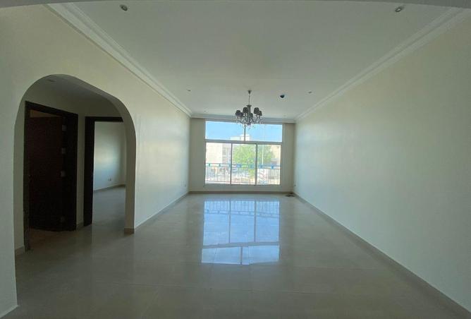 992338 - Property Image 2