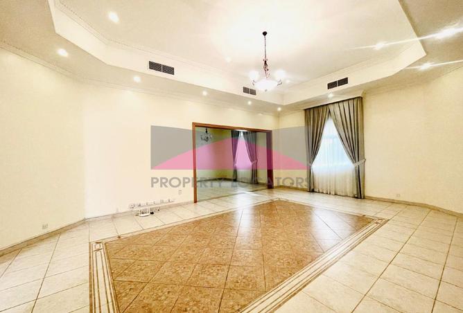 989625 - Property Image 3