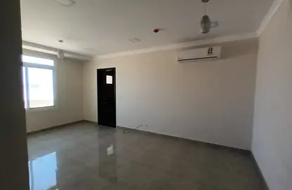 شقة - 2 غرف نوم - 2 حمامات للايجار في الجنبية - المحافظة الشمالية